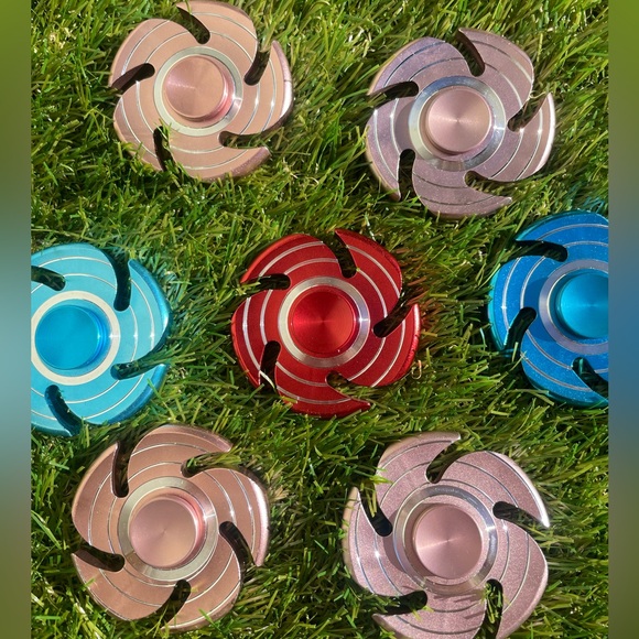 8 Metal Fidget Spinners Each With Case | 5 Pink | 2 Blue | 1 Red - Picture 7 of 8
